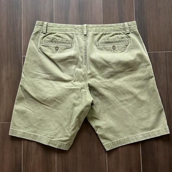 Men’s Banana Republic Green Khaki Shorts - Picture 5 of 5